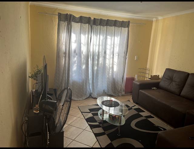 1 BEDROOM APARTMENT FOR SALE IN WATERVAL EAST
